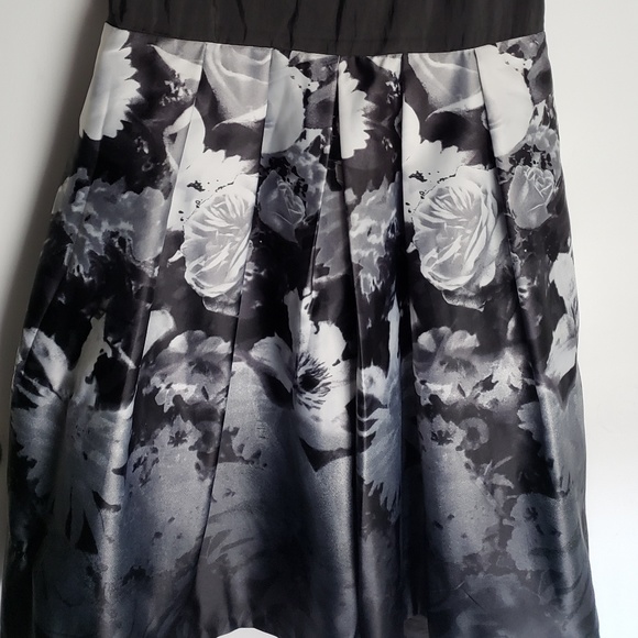 Beautiful Special Occasion POCKET Dress - Picture 2 of 8